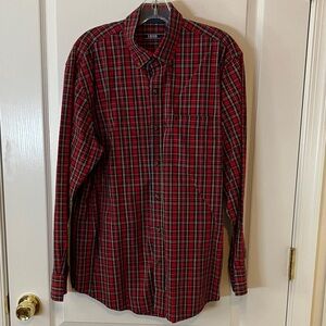 Izod medium men’s button-down shirt